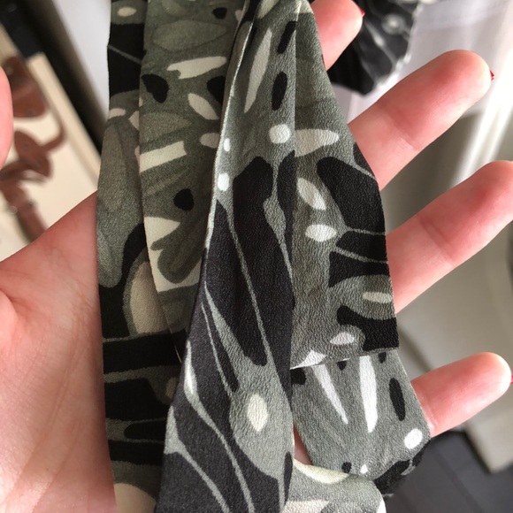 Banana Republic Wrap Blouse / Cardiagn - Picture 10 of 15